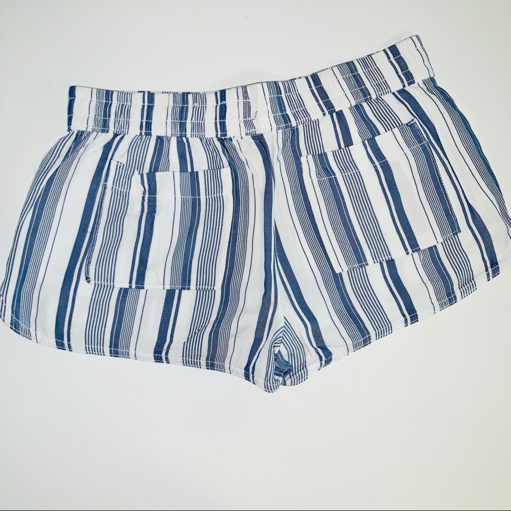 Drawstring shorts - Picture 2 of 2